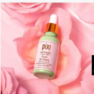 NWOT Pixi Skin treats. Rose Blend face oil 1oz